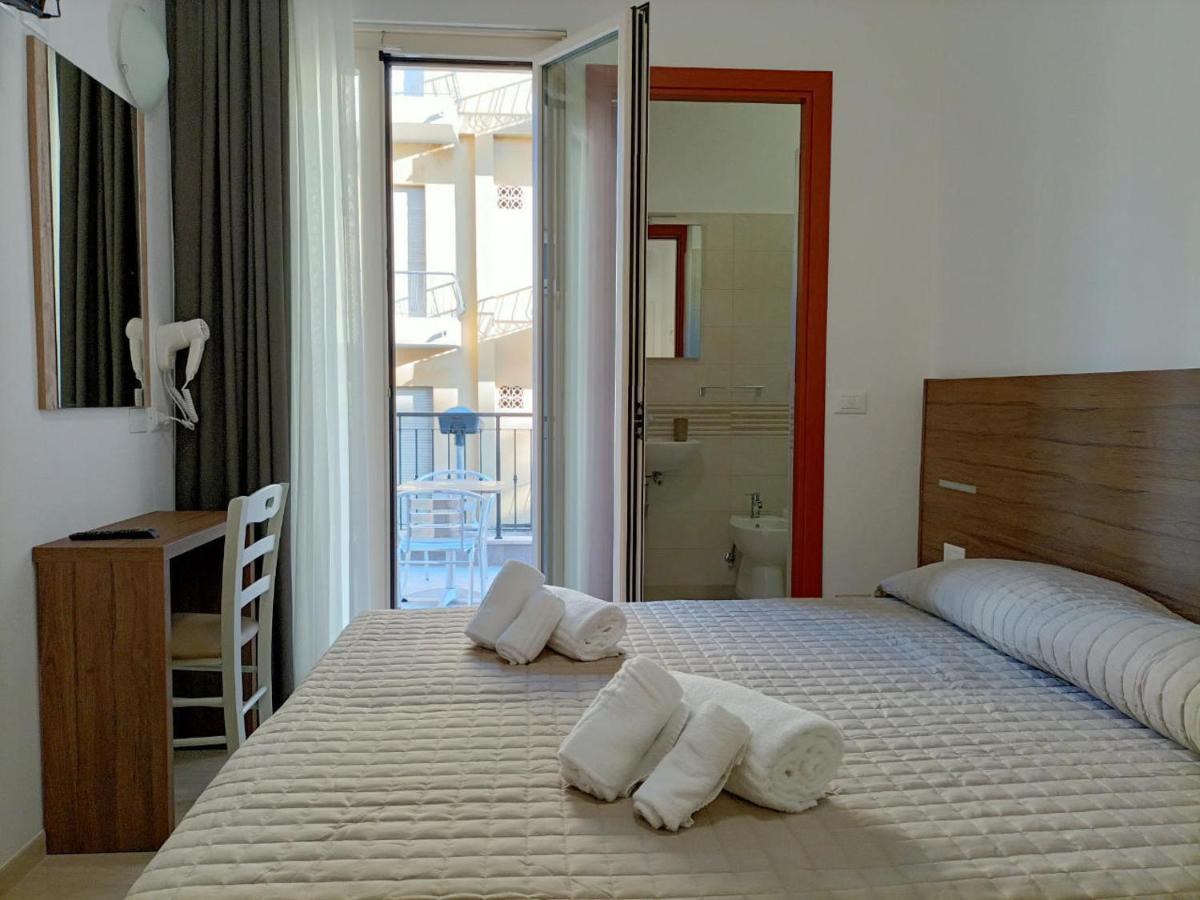 Hotel Bed And Book Rimini Exterior photo