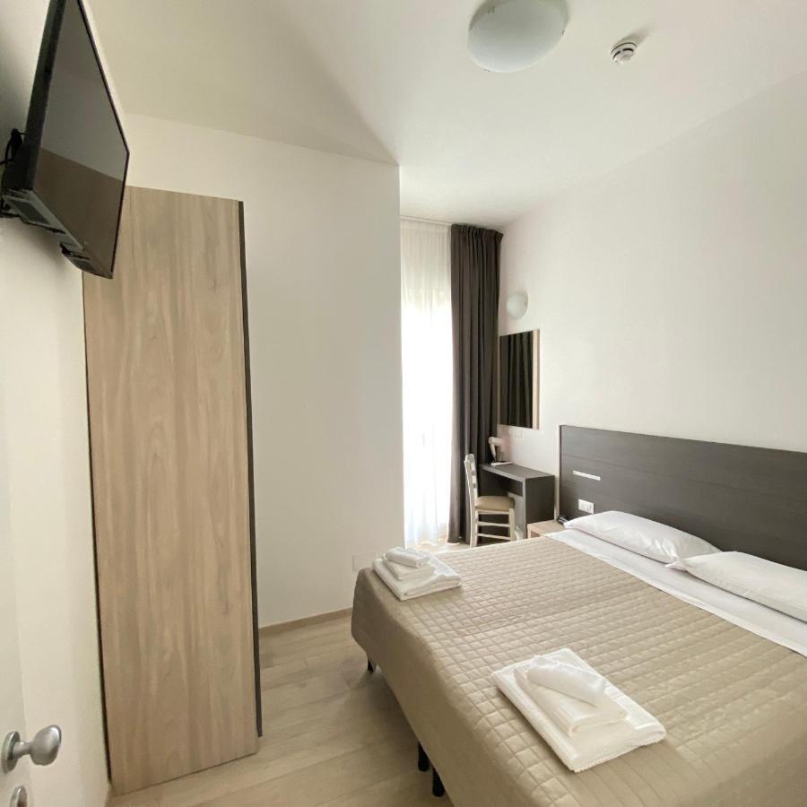 Hotel Bed And Book Rimini Exterior photo