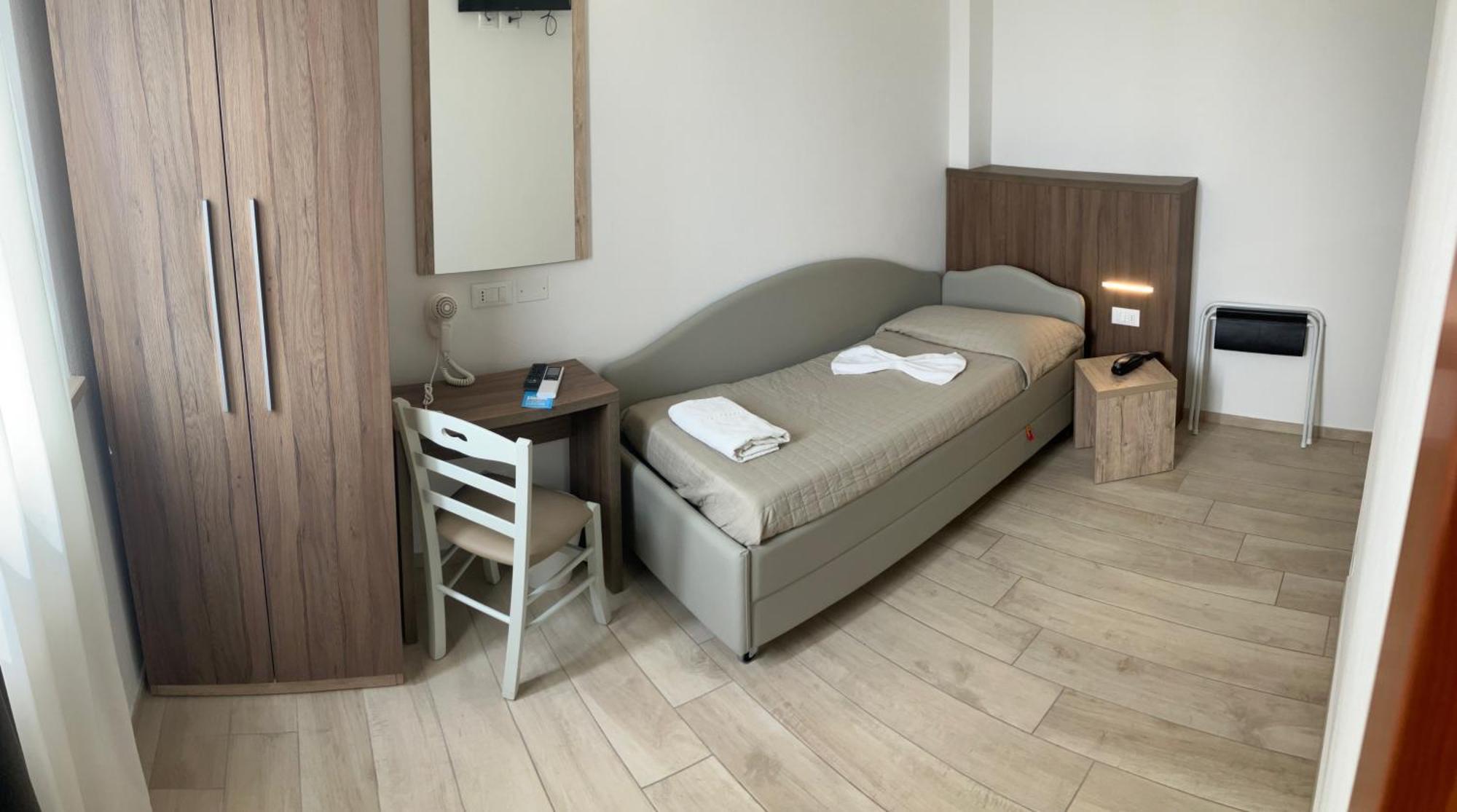 Hotel Bed And Book Rimini Exterior photo